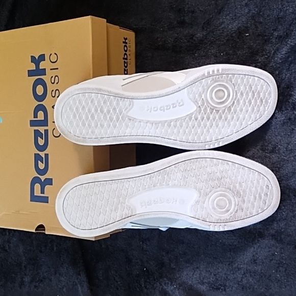 Reebok Classic - Picture 3 of 4